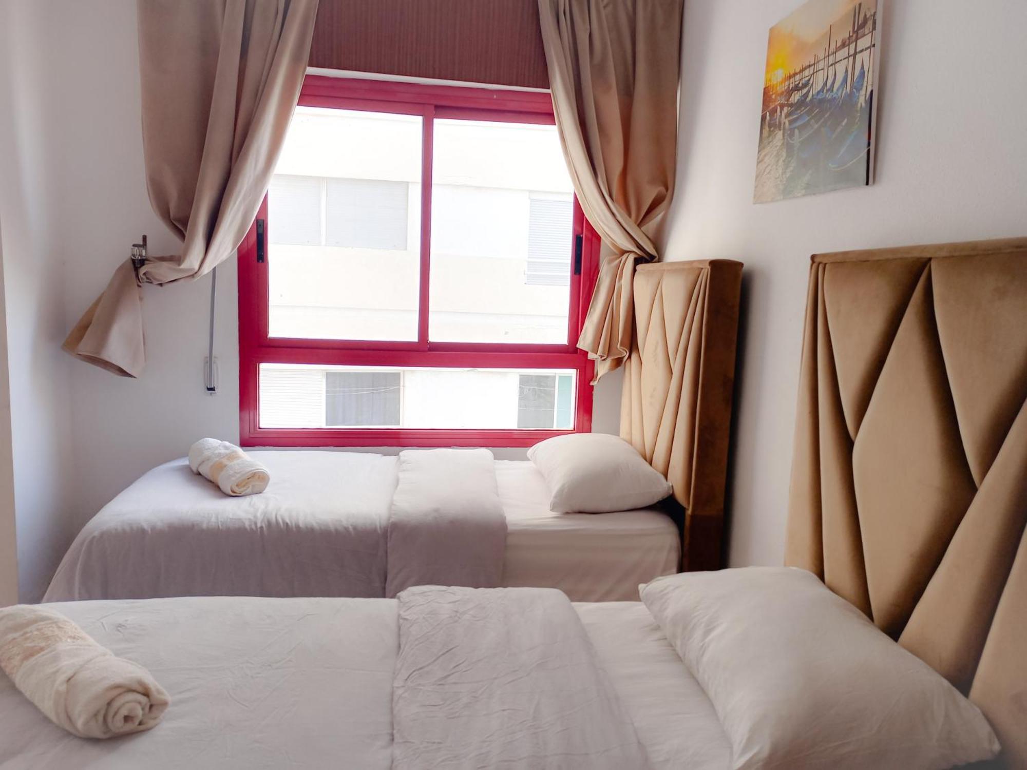 Amazing Appartement " Avec Climatisation " Au Centre Ville En Face Hilton & Gare Train De Tgv De Tanger 2N Esterno foto