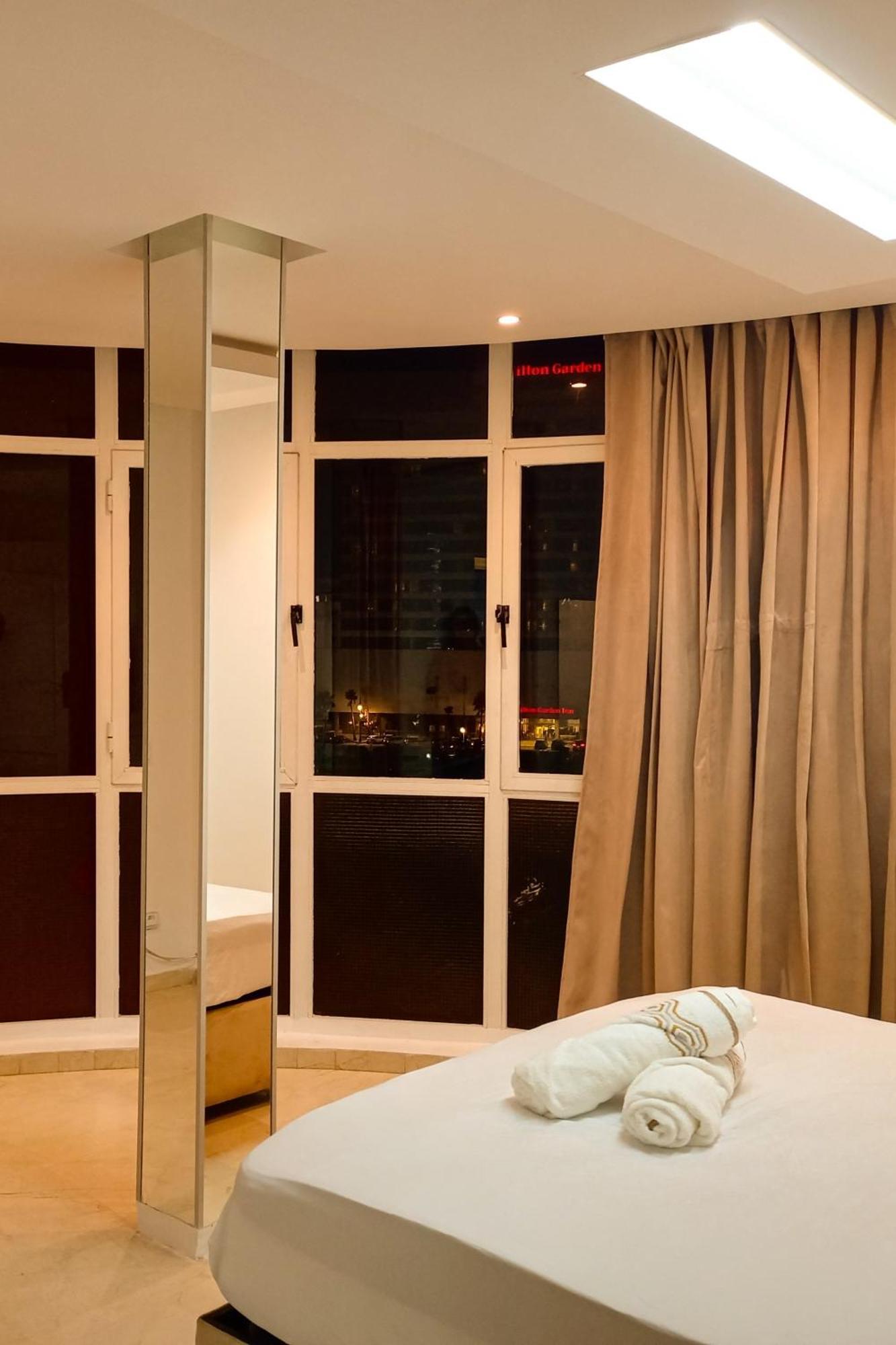 Amazing Appartement " Avec Climatisation " Au Centre Ville En Face Hilton & Gare Train De Tgv De Tanger 2N Esterno foto