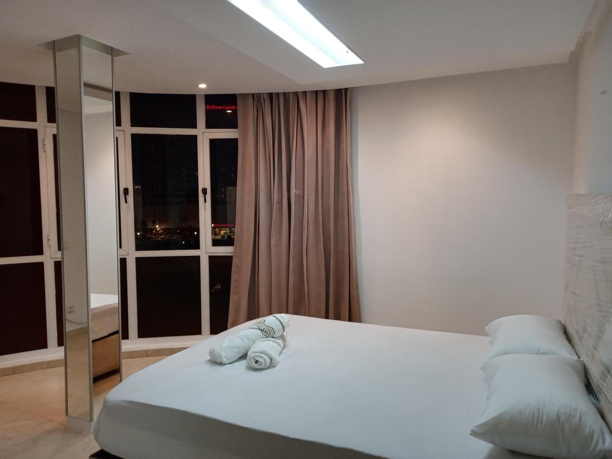 Amazing Appartement " Avec Climatisation " Au Centre Ville En Face Hilton & Gare Train De Tgv De Tanger 2N Esterno foto